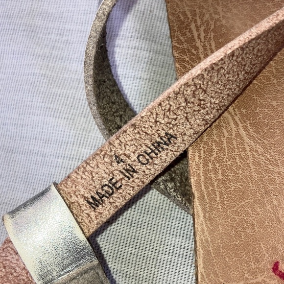 Blowfish size 4 youth  Silver gold and copper tone  Strappy Sandals - Picture 4 of 15